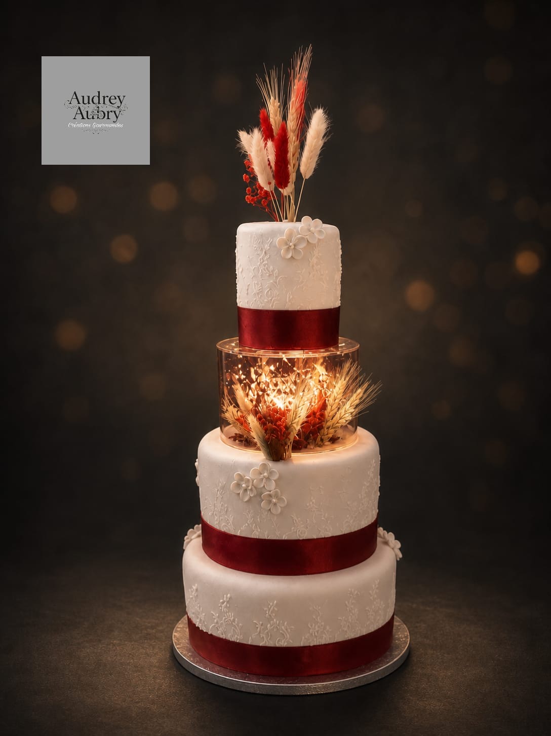 Wedding cake blanc LED fleurs séchées bordeaux — Audrey Aubry Créations Gourmandes