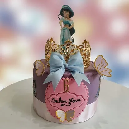 Gâteau sculpté avec figurine