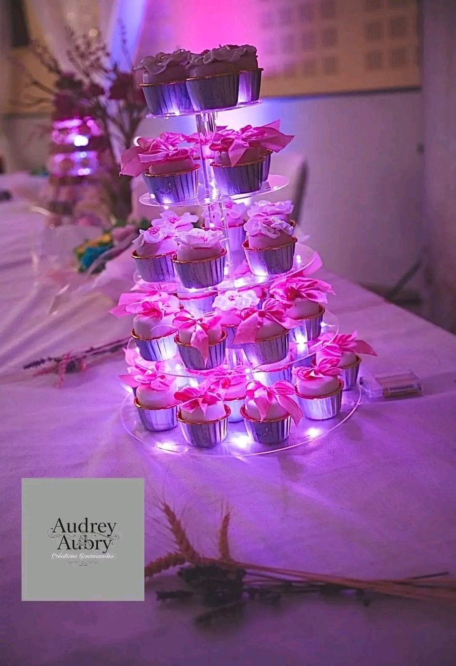 Tour cupcakes illuminée LED rose mariage — Audrey Aubry Créations Gourmandes