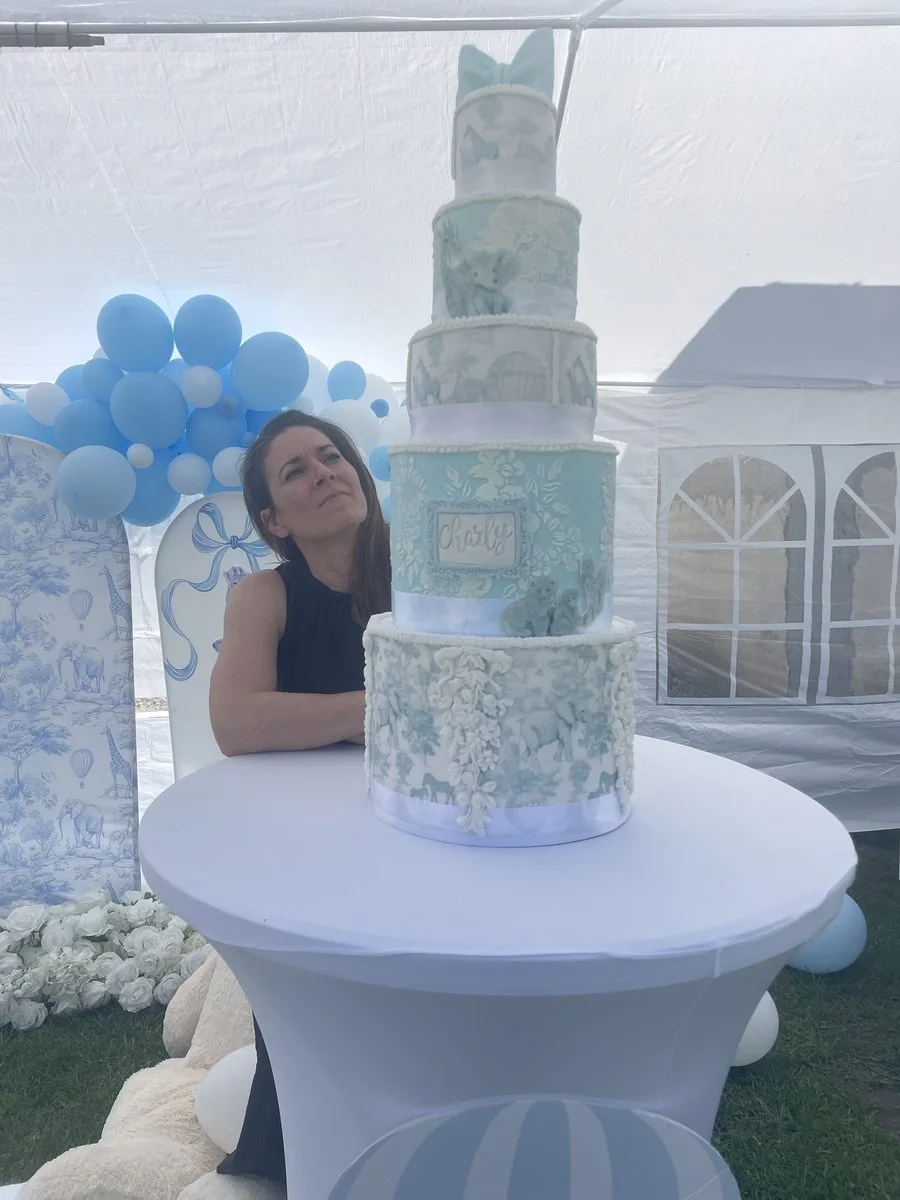 Gâteau de baptême bleu et blanc avec motifs toile de Jouy — Audrey Aubry